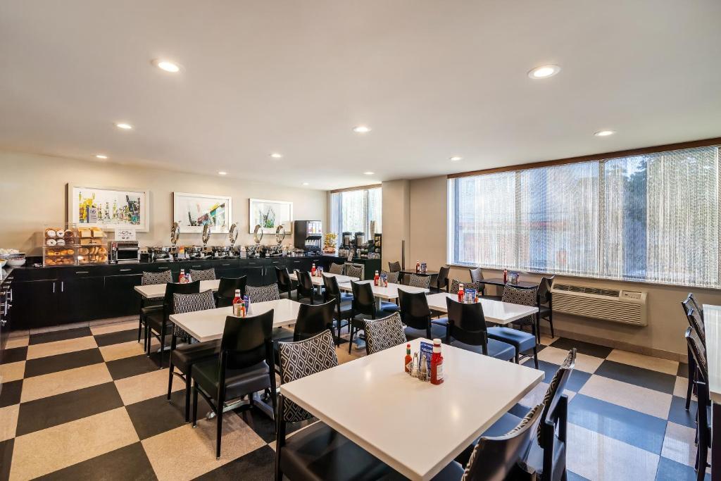 Best Western Plus Plaza Hotel - image 5