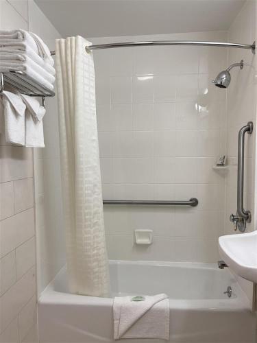 Sleep Inn - Long Island City - image 3