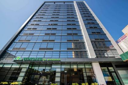 Wingate by Wyndham Long Island City - image 1