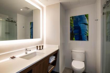 Wingate by Wyndham Long Island City - image 12