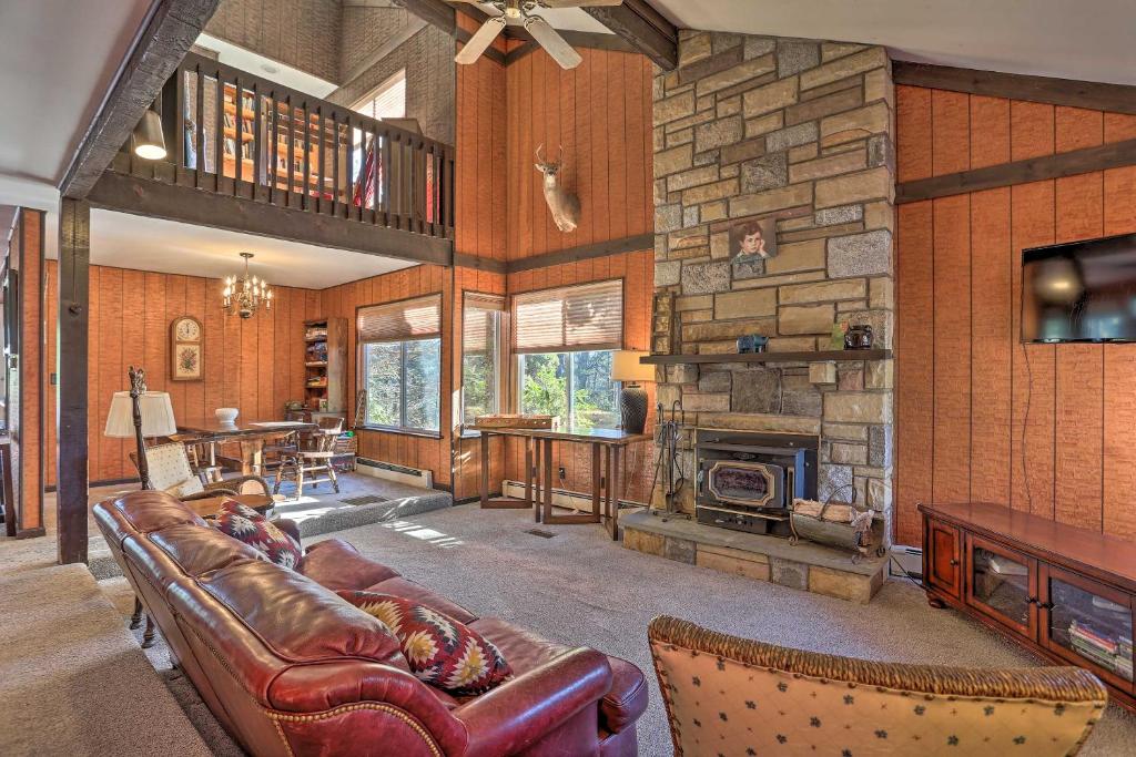Lakefront Retreat with Boats Less Than 9 Mi to Camelback Mtn! - main image