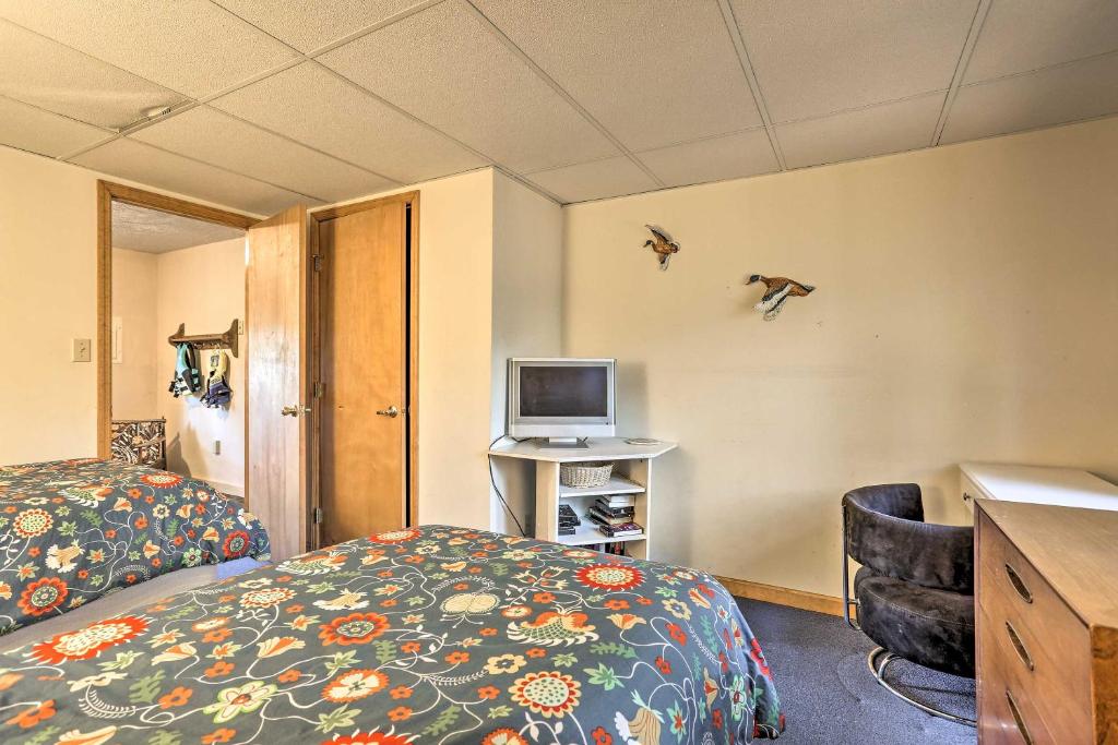 Lakefront Retreat with Boats Less Than 9 Mi to Camelback Mtn! - image 2