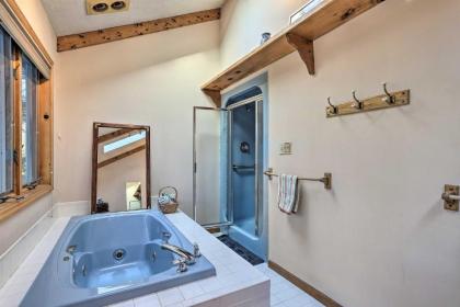 Lakefront Retreat with Boats Less Than 9 Mi to Camelback Mtn! - image 6