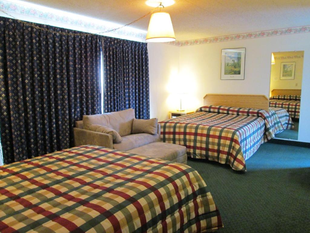 Townhouse Motel - image 2