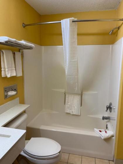 HomeTown Inn & Suites - image 14