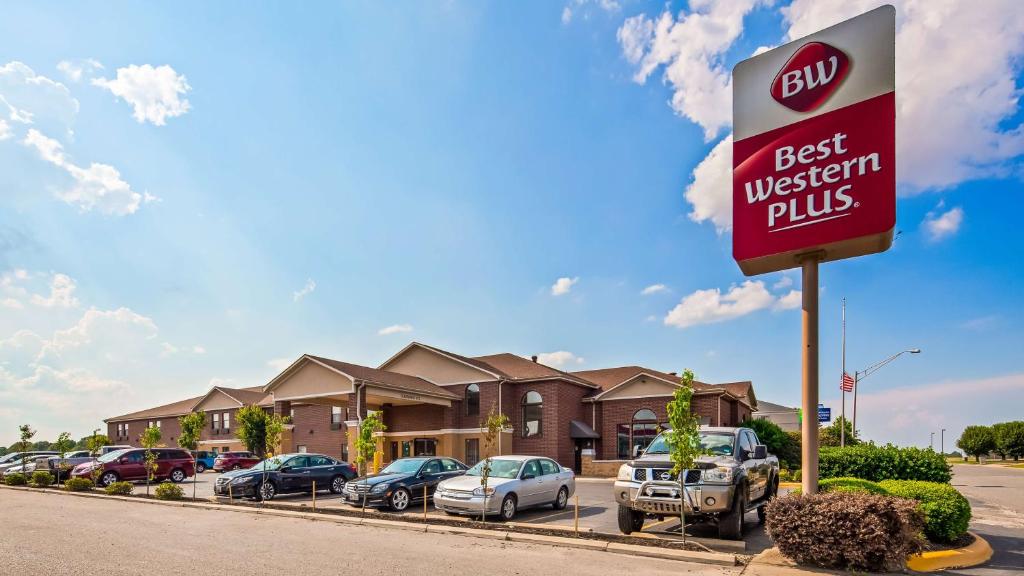 Best Western Plus Lonoke Hotel - main image