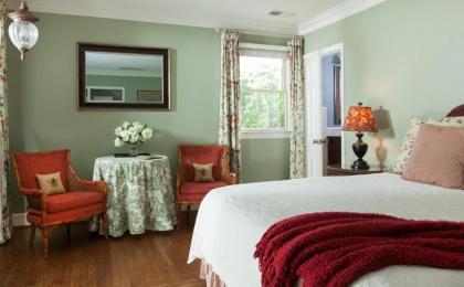 Chanticleer Inn Bed & Breakfast - image 10