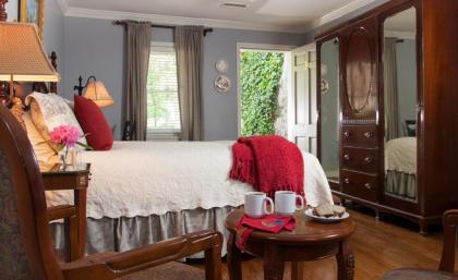 Chanticleer Inn Bed & Breakfast - image 12
