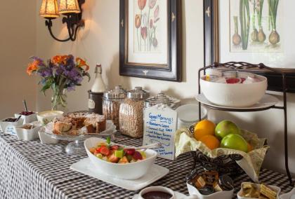 Chanticleer Inn Bed & Breakfast - image 4