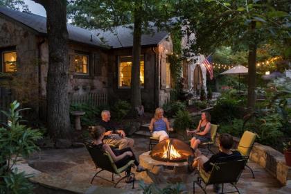 Chanticleer Inn Bed & Breakfast - image 5