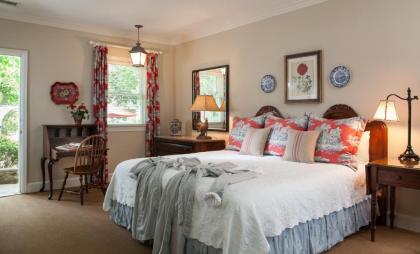 Chanticleer Inn Bed & Breakfast - image 9