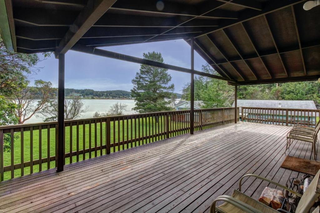 Fisherman Bay Beach House - main image