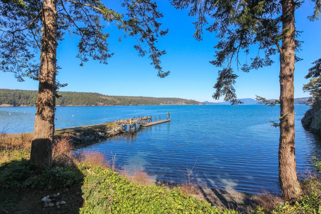 Lopez Island Hunter Bay Waterfront Home - main image