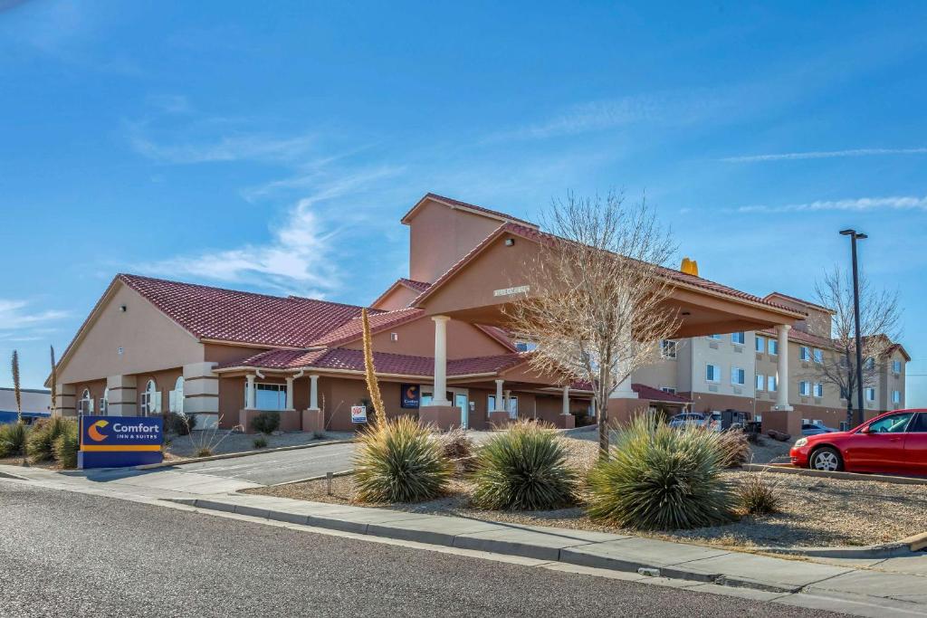 Comfort Inn & Suites Lordsburg I-10 - image 4