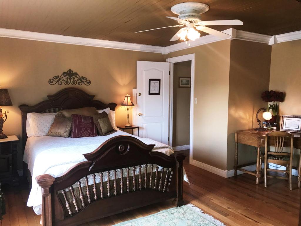 The Hill House Bed & Breakfast - image 2