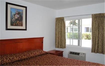 Rose Bowl Motel - image 5