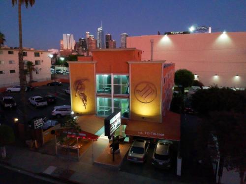 Metropolitan Inn & Suites - main image