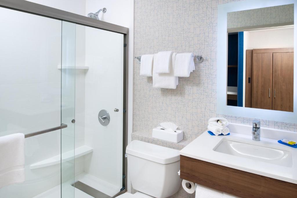 Holiday Inn Express Los Angeles Downtown West an IHG Hotel - image 2