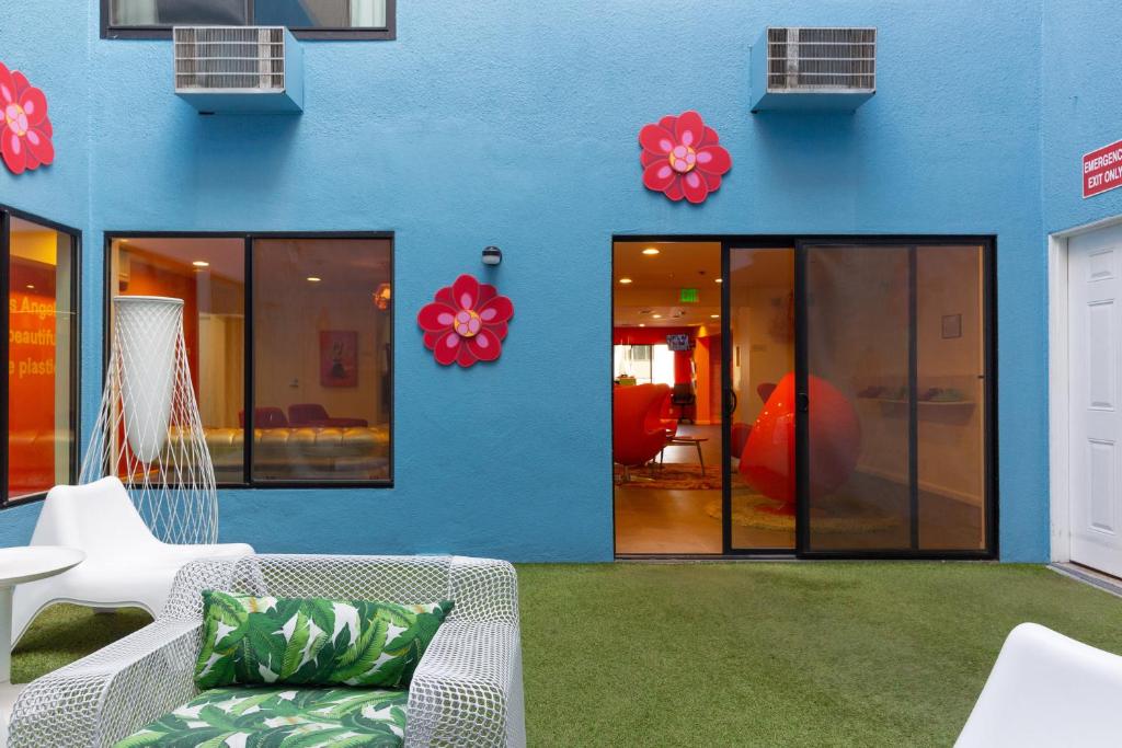 Shelter Hotel Los Angeles - image 4