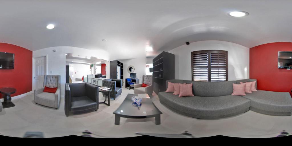 Legend Hotel Hollywood - image 2