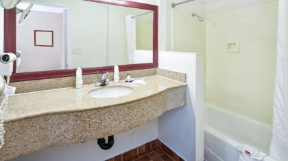 Hollywood Inn Express South - image 2