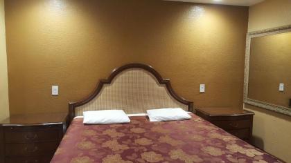 Central Inn Motel - image 2