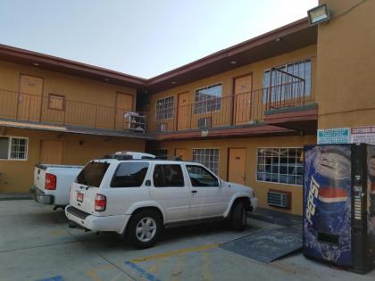 Central Inn Motel - image 4