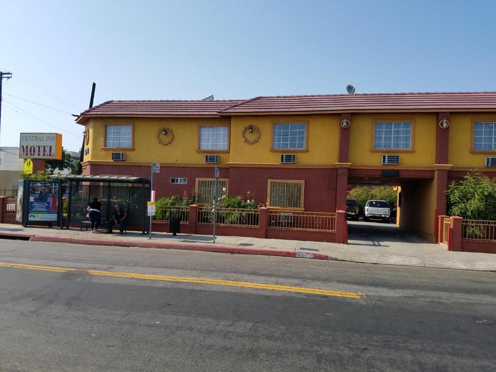 Central Inn Motel - image 5