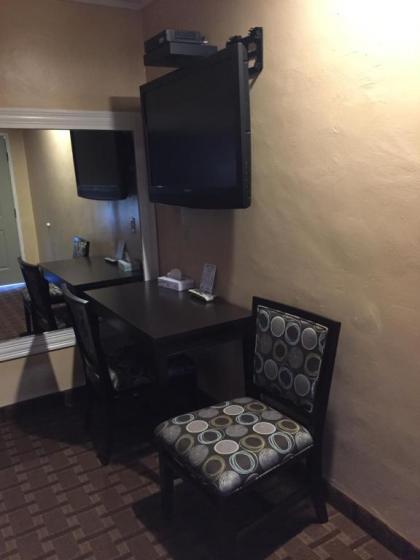 Friendship Motor Inn - image 3