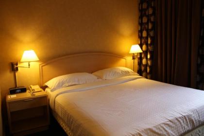 Garden Suite Hotel and Resort - image 2