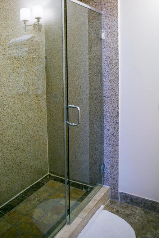 Rotex Hotel - image 5