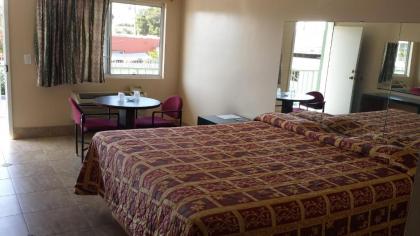 Foxy's Motor inn on Florence & Hoover St - image 2