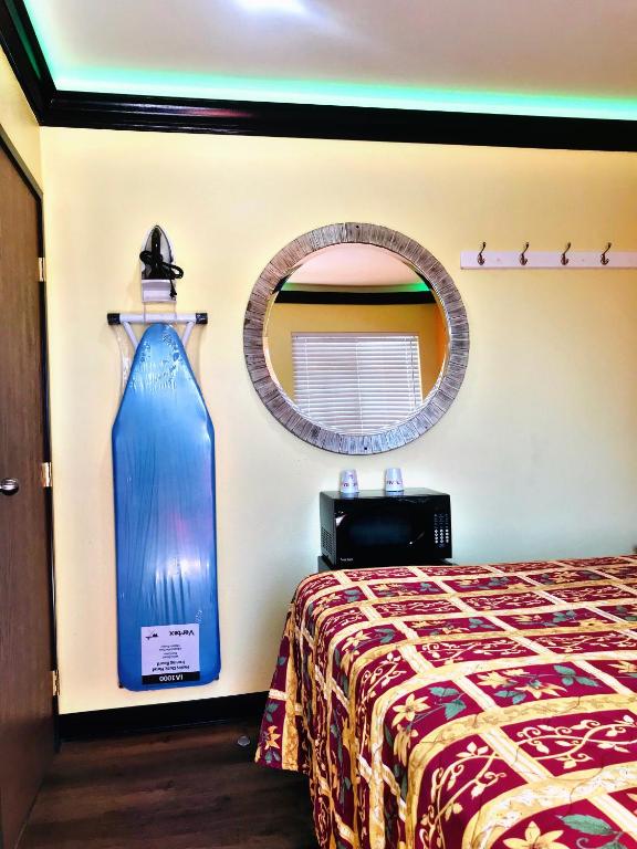 Central Inn Motel - image 2