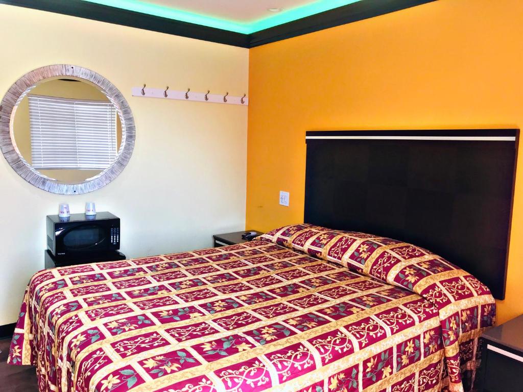 Central Inn Motel - image 3
