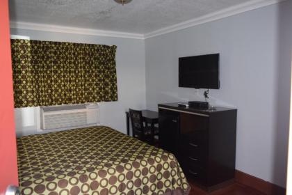 Top Hat Motel - image 2