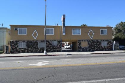 Top Hat Motel - image 5