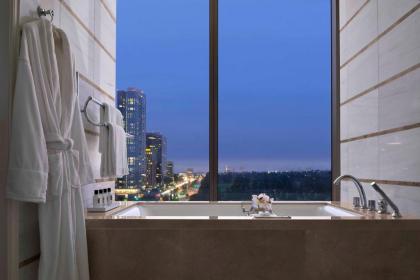 Waldorf Astoria Beverly Hills - image 2