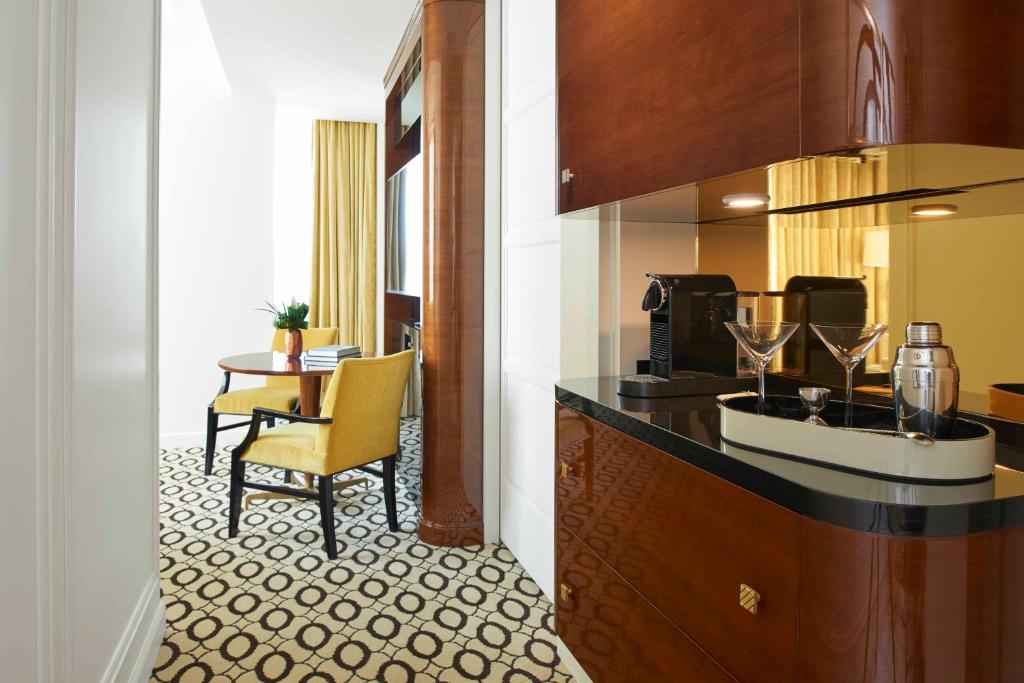 Waldorf Astoria Beverly Hills - image 3