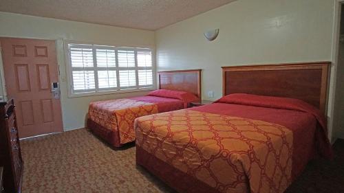 Rosa Bell Motel - Los Angeles - image 5