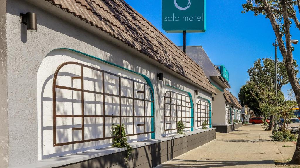 Solo Motel Broadway - image 2
