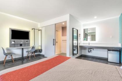 Solo Motel Broadway - image 5