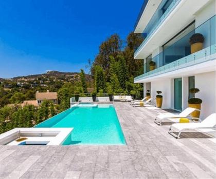Villa Hollywood Jewel - image 1