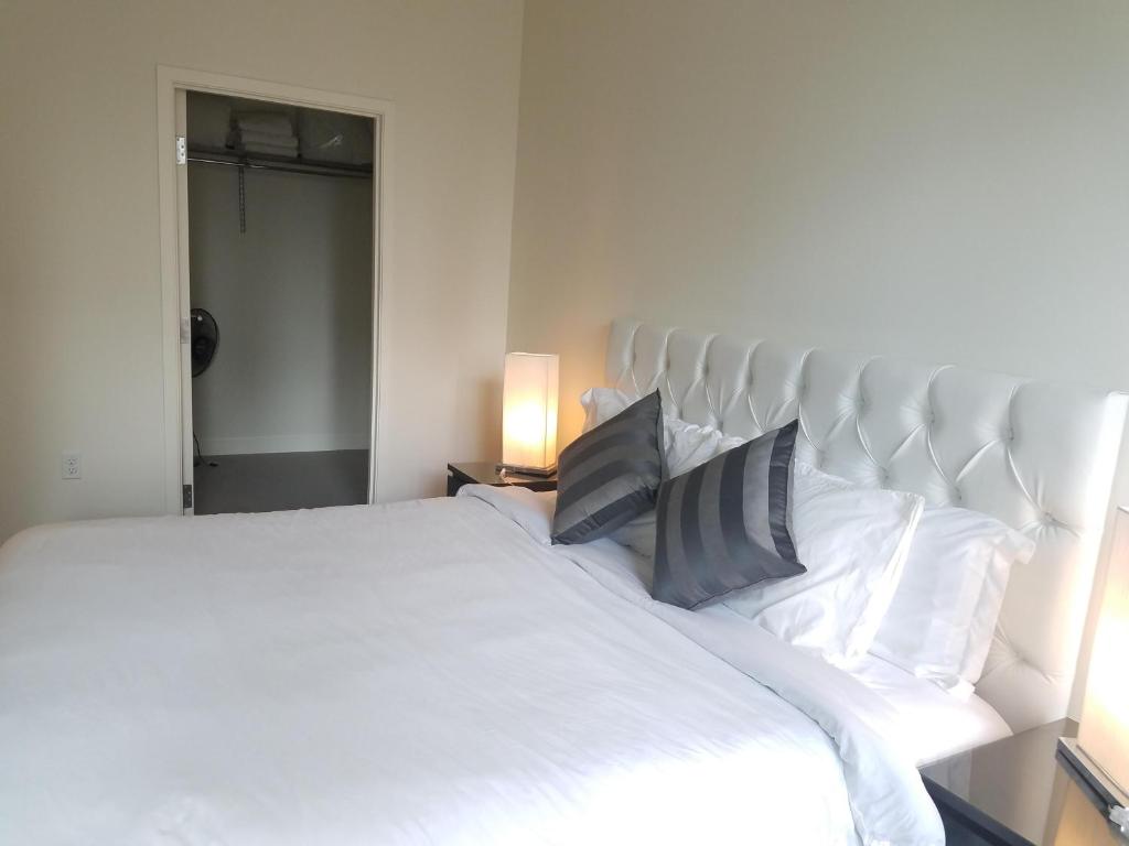 Cityscape Luxury Tower One Bedroom - image 3