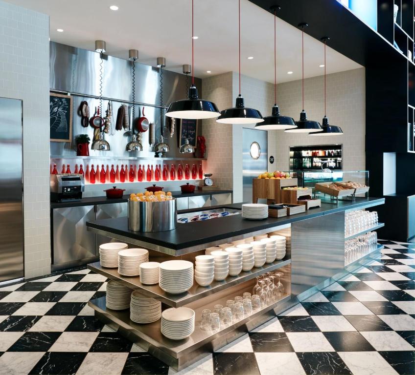 citizenM Los Angeles Downtown - image 3