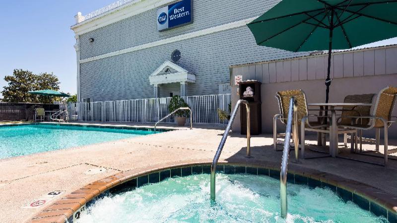 Best Western Executive Inn - image 7