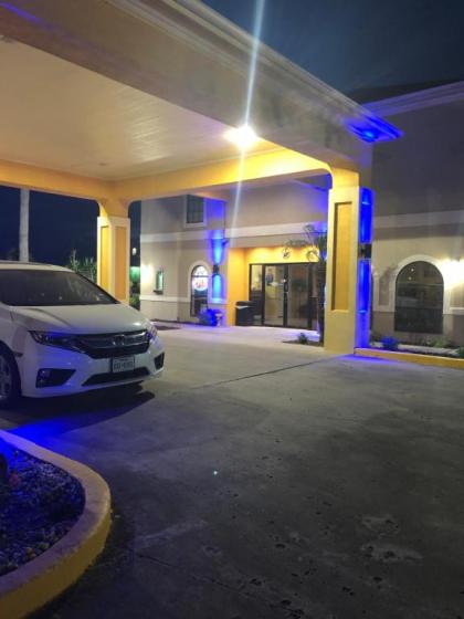 Los Fresnos Inn and Suites - image 15
