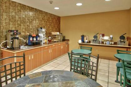 Western Skies Inn & Suites - image 4