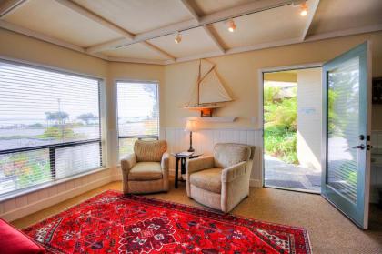 Baywood Inn Bed & Breakfast - image 2