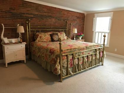 The Eagle's Nest Inn - image 2
