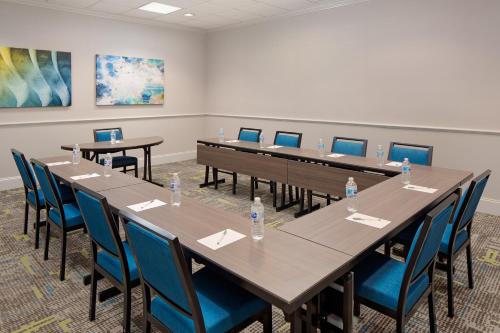 Hampton Inn Louisville Downtown - image 4